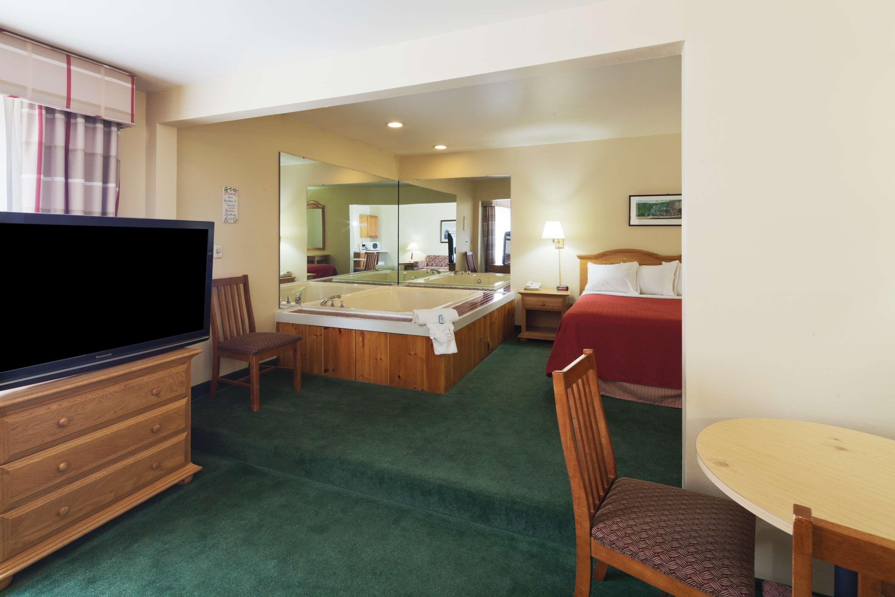 Country Inn & Suites By Radisson, Sparta, Wi Bagian luar foto