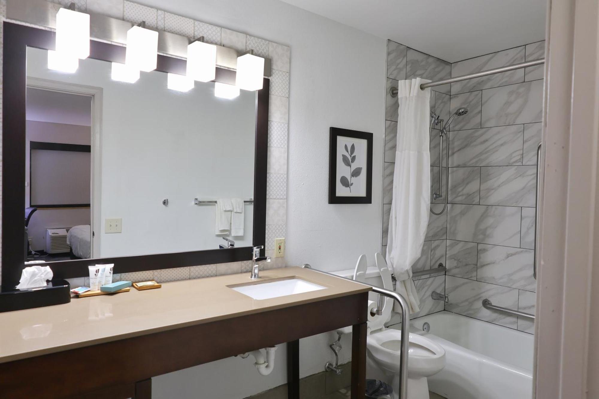 Country Inn & Suites By Radisson, Sparta, Wi Bagian luar foto