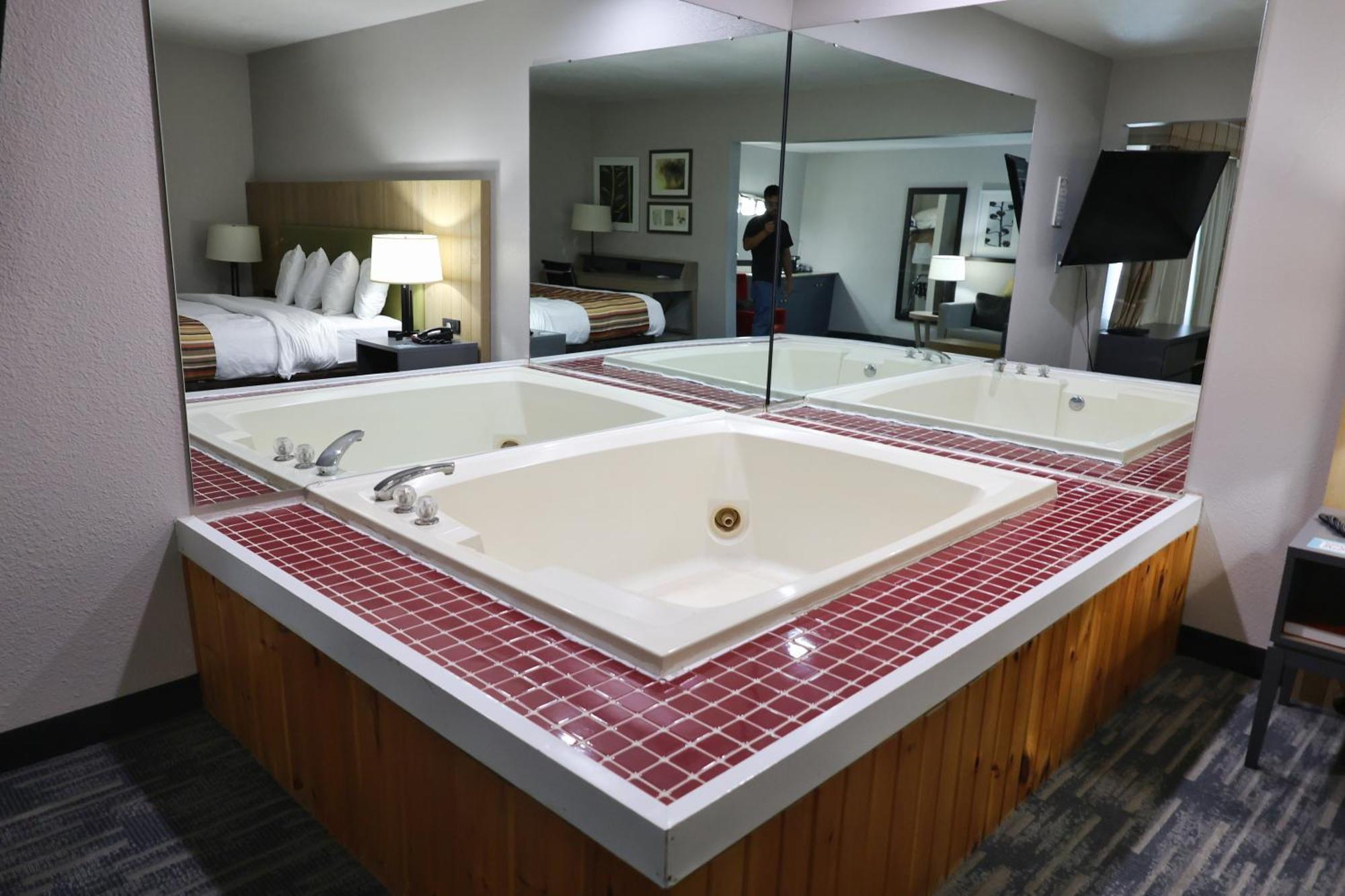 Country Inn & Suites By Radisson, Sparta, Wi Bagian luar foto