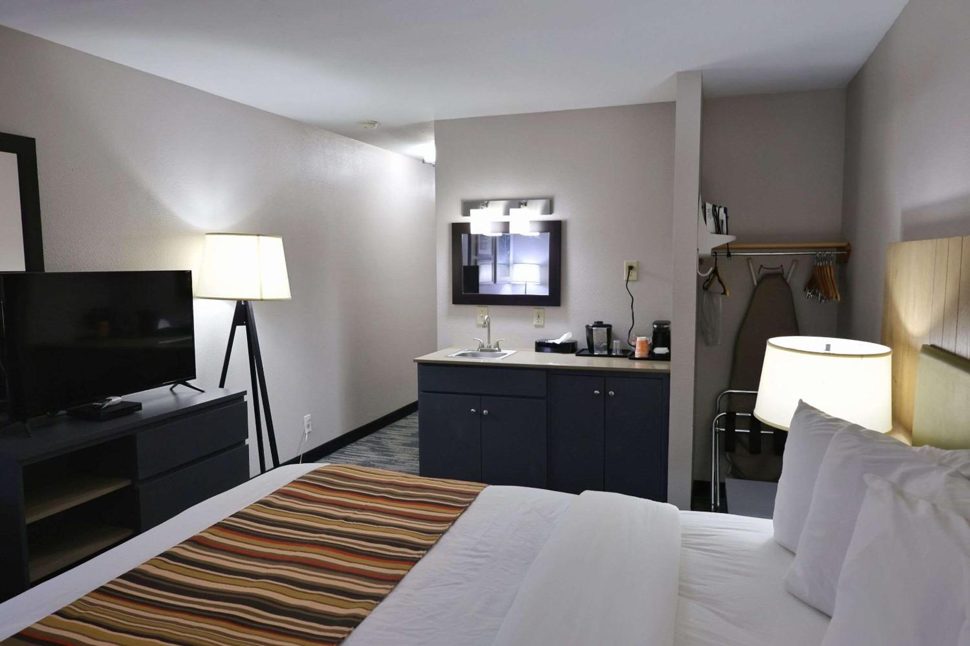 Country Inn & Suites By Radisson, Sparta, Wi Bagian luar foto