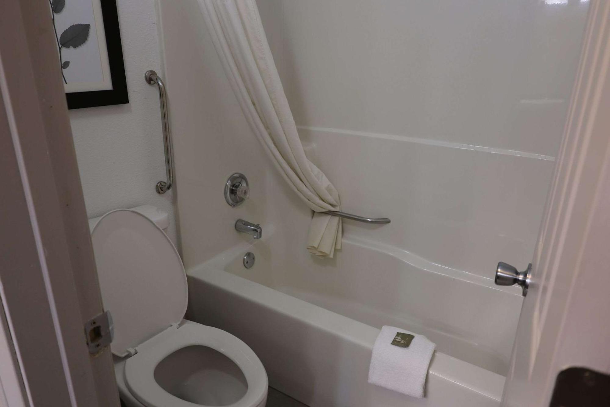 Country Inn & Suites By Radisson, Sparta, Wi Bagian luar foto