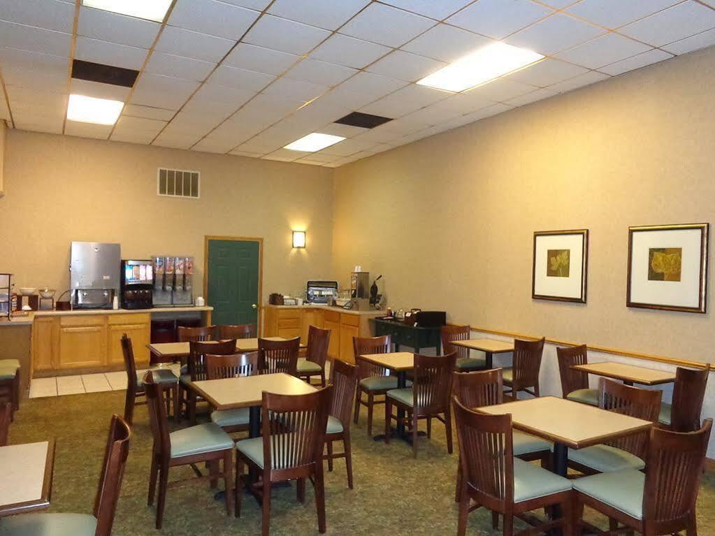 Country Inn & Suites By Radisson, Sparta, Wi Bagian luar foto