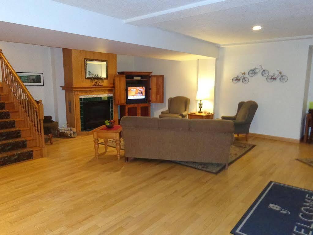 Country Inn & Suites By Radisson, Sparta, Wi Bagian luar foto